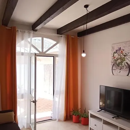 Apartment Pale Cream *